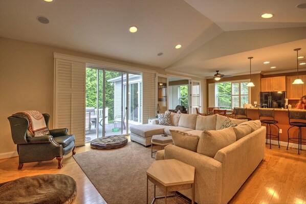 TV, fireplace, DVD player, stereo