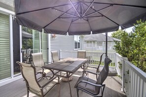 Outdoor dining - 4 BR, 5 BA Home, Pet Friendly, EV Charger, Community Pool, Tennis, Free Activities and Chair Lift! (Selbyville)