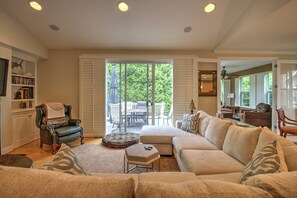 Fernseher, Kamin, DVD-Player, Stereoanlage