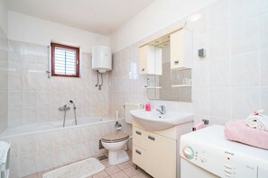 Apartment (Three Bedroom Apartment with Balcony ) | Bathroom - Apartment Bobić (Dubrovacko Primorje)
