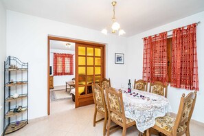 Apartment (Three Bedroom Apartment with Balcony ) | Dining room - Apartment Bobić (Dubrovacko Primorje)