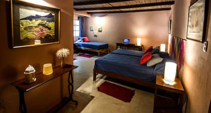 Hermosa casa de lujo en la selva, a orillas de la Laguna Azul.
