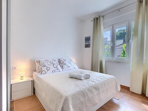 Maison (Two Bedroom Holiday Home with Terrace)