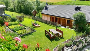 Outdoor dining - Hoferhof FeWO in Val Casies Valley in South Tyrol (Gsies)