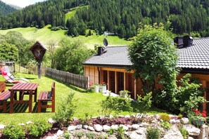 Outdoor dining - Hoferhof FeWO in Val Casies Valley in South Tyrol (Gsies)
