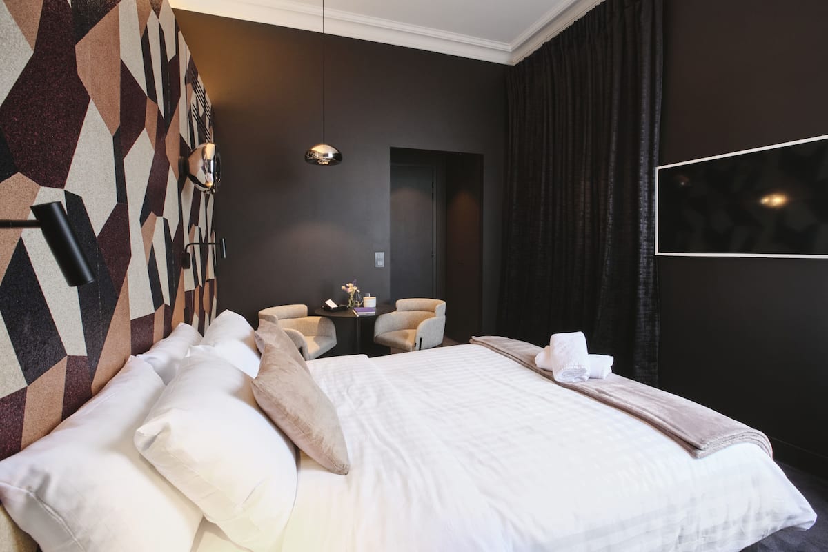 Design Room | Pillow-top beds, free minibar, in-room safe, individually decorated