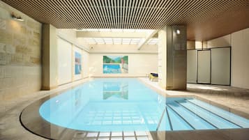 Piscine couverte, accÚs possible de 09 h 00 à 19 h 00, chaises longues