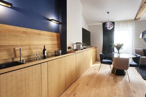 Luxury-Zimmer | Eigene Kochnische | Espressomaschine, Wasserkocher mit Kaffee-/Teezubehör, Wasserkocher