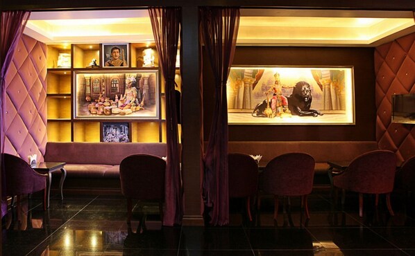 3 bars/lounges - HOTEL SHELTON RAJAMAHENDRI (Rajahmundry)