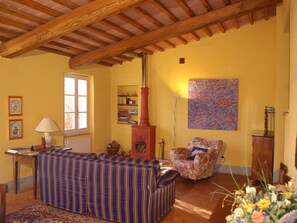 Apartment, 2 Bedrooms, Smoking, Garden View | Lounge - Fattoria Santa Vittoria Apartment "lepre" (Foiano della Chiana)