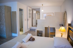 2 bedrooms, iron/ironing board