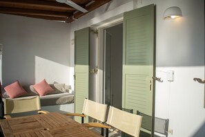 Villa, 2 chambres, fumeur, piscine privée | Restauration extérieure