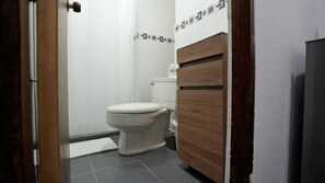 Apartment, 1 Bedroom, Smoking, Balcony | Bathroom