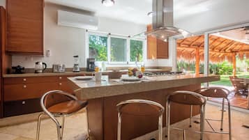 Villa, 4 Bedrooms, Smoking, Private Pool | Interior