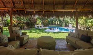 Vila, 4 quartos, para fumantes, piscina particular | Jardim