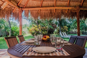 Vila, 4 quartos, para fumantes, piscina particular | Jardim