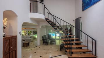 Villa, 4 Bedrooms, Smoking, Private Pool | Hallway