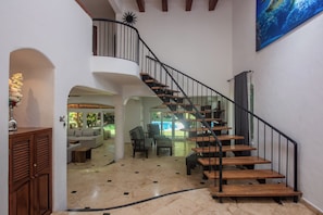 Vila, 4 quartos, para fumantes, piscina particular | Corredor