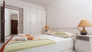Unclassified image, 4 of 25, button - Delightful Apartment With Balcony and Sea View (Okrug)