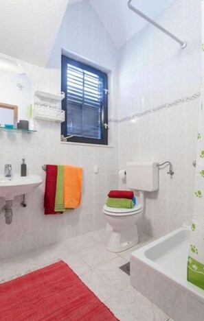 Bathroom - Exquisite Apartment With Balcony and Sea View (Okrug)