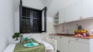 Apartamento, 1 habitación, balcón | Comedor