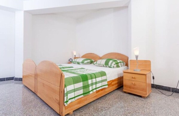 1 bedroom - Charming Apartment With Balcony and Sea View (Okrug)