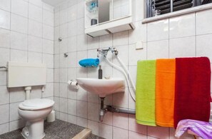 Apartment, 1 Bedroom, Balcony | Bathroom - Charming Apartment With Balcony and Sea View (Okrug)