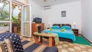 Room - Excellent Double Bed Room With Balcony and Sea View (Okrug)
