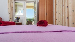 Unclassified image, 5 of 25, button - Lavish Double Bed Room With Balcony and Sea View (Okrug)