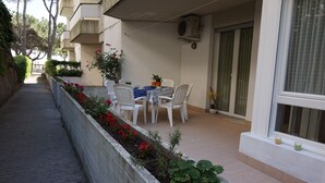 Terrace/patio - Nice Renewed Beachfront Flat on the Ground Floor (Lignano Sabbiadoro)