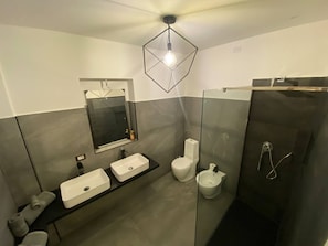 Condo, 1 Bedroom, Refrigerator | Bathroom