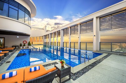 Brand New 2bdr Suite Rooftop Pool