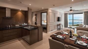 Condo, 2 Bedrooms, Accessible, Balcony | Private kitchen