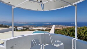 A balcony with a clear view of the sea and distant landscape. - Villa Pastorale-360 Degree View-boule Game (Paros)