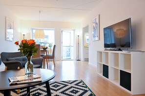 Living room - Cozy 2 Bedroom Apartment Close to Metro and the Inner City (Copenhagen)