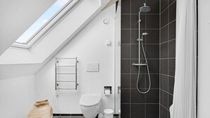 Bathroom - Cozy 2 Bedroom Apartment Close to Metro and the Inner City 2 (Copenhagen)