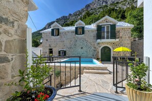 Villa, 3 habitaciones, para fumadores, alberca privada | Entrada de la propiedad