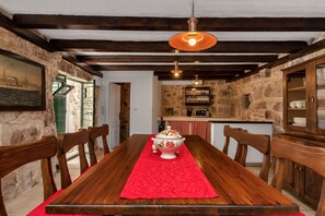 Villa, 3 habitaciones, para fumadores, alberca privada | Restaurantes