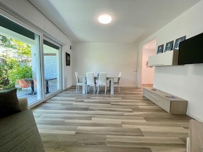 Villa, 3 Bedrooms, Balcony, Garden View | Living area