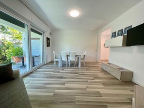 Villa - 3 sovrum - balkong - utsikt mot trädgården | Vardagsrum