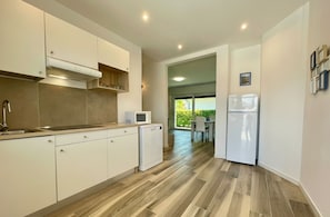Villa, 3 Bedrooms, Balcony, Garden View | Interior