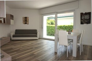 Vila, 3 kamar tidur, patio, pemandangan kebun | Tempat makan