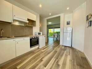 Villa, 3 Bedrooms, Balcony, Garden View | Interior