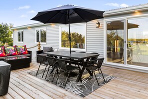 Chalet, 4 Bedrooms, Balcony, Ocean View | Outdoor dining
