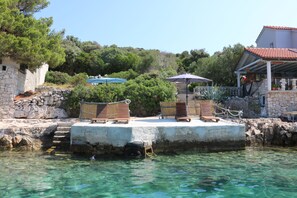 Ferienhaus, 2 Schlafzimmer, Raucher, eigener Pool | Sonnenterrasse