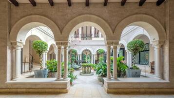 Room, 4 Bedrooms, Private Pool, Garden View | Interior