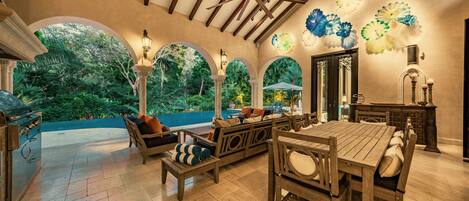 룸, 침실 4개, 전용 수영장, 정원 전망 | 다이닝