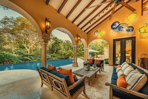 Kamar, 4 kamar tidur, kolam renang pribadi, pemandangan kebun | Teras/patio