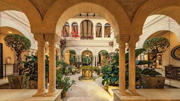 Room, 4 Bedrooms, Private Pool, Garden View | Interior