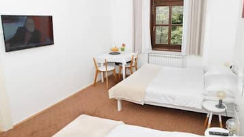 Apartemen, 3 kamar tidur | 3 kamar tidur dan setrika/meja setrika